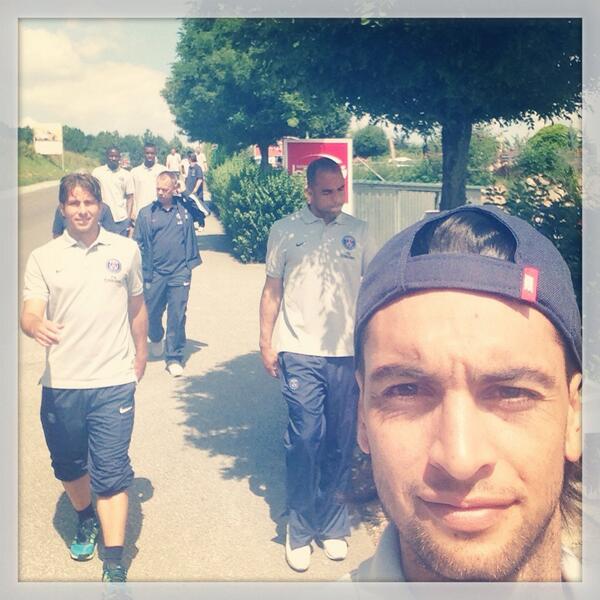 Javi_Pastore's tweet photo. Buen dia !!!! La foto de la caminata de la mañana antes del partido de hoy a las 18:30 hs . Y despues chau austria http://t.co/5JqaXhRQFh