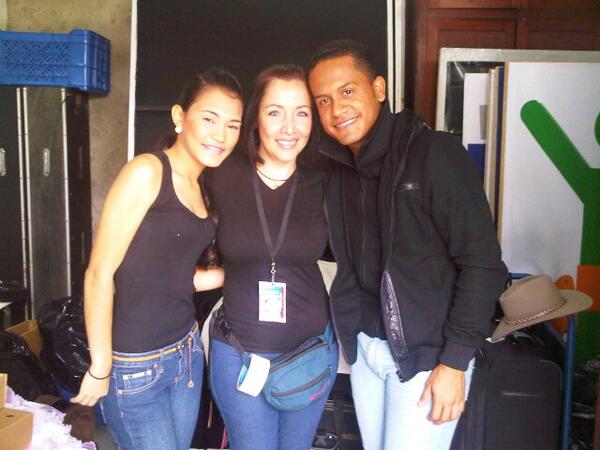 MarycelGonzalez's tweet photo. Con los profes de joropo de @ProgramaTMPV http://t.co/Gs3eMOraUo