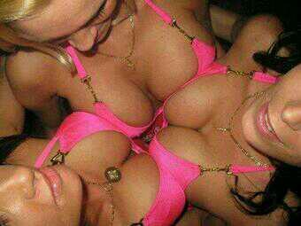 RateTheBoobies's tweet photo. 6 boobs 1 pic! http://t.co/Lgf5AWgGIq