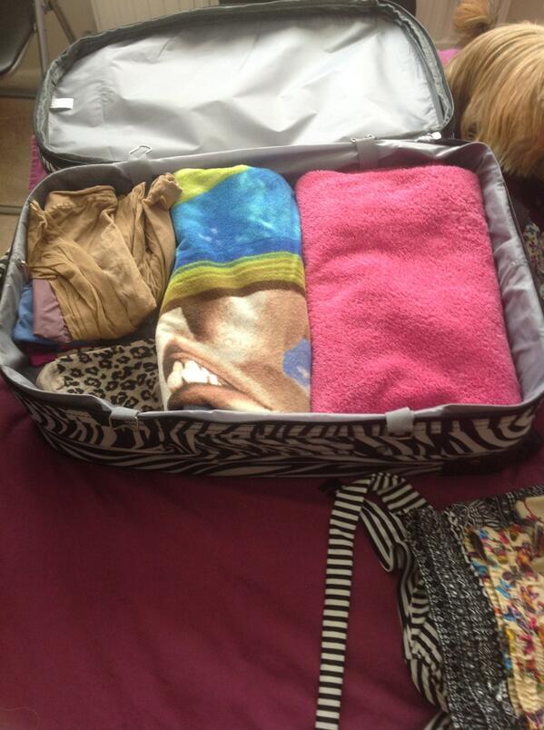 laurabooker3's tweet photo. 2 towels and underwear and my case is full!! Woops should have got a bigger case :S http://t.co/VuvQkUjZLp
