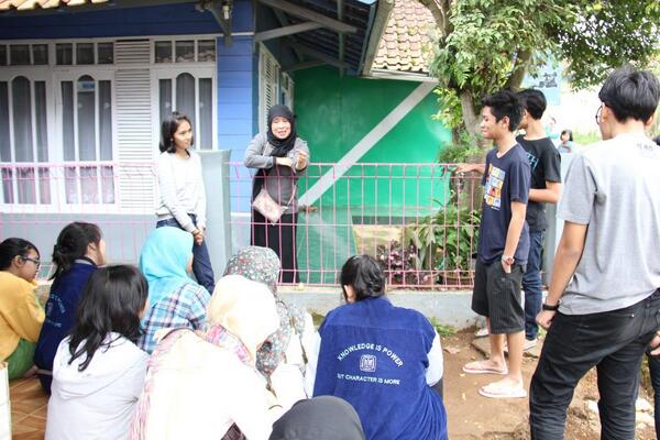 OURFAMILYS's tweet photo. @muhammadbakirs @ginatalita @dhealdilla @nesyalmirra @poppygharesa #wbc http://t.co/5j1MgA1e1V