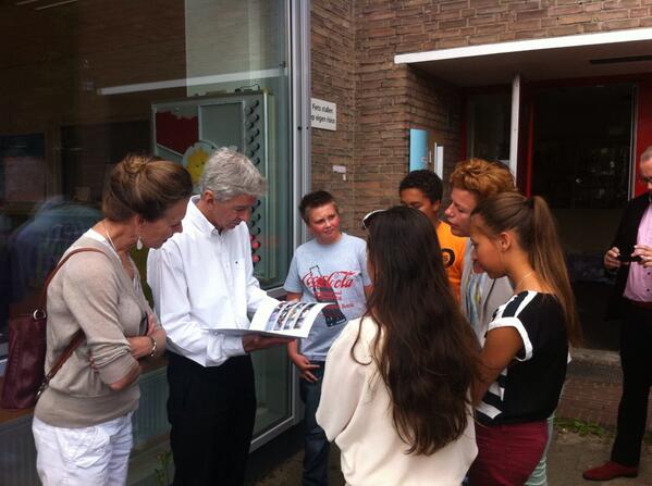 ABC Amersfoort (@abcamersfoort) on Twitter photo "<a href="/KBSdeKubus/">KBS de Kubus</a>: Minister <a href="/RPlasterk/">Ronald Plasterk</a> op bezoek! leerlingen vertellen over de #zonnepanelen/ #picosol. "” "<a href="/KBSdeKubus/">KBS de Kubus</a>: Minister <a href="/RPlasterk/">Ronald Plasterk</a> op bezoek! leerlingen vertellen over de #zonnepanelen/ #picosol. "”