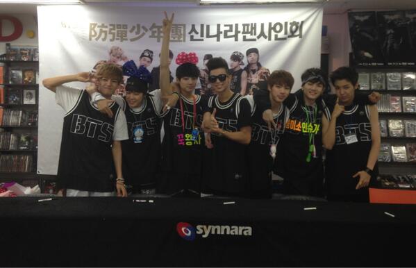 #방탄소년단 세 번째 사인회에 참여해주신 팬 여러분들 조심히 들어가세요^.~ 감사합니다!