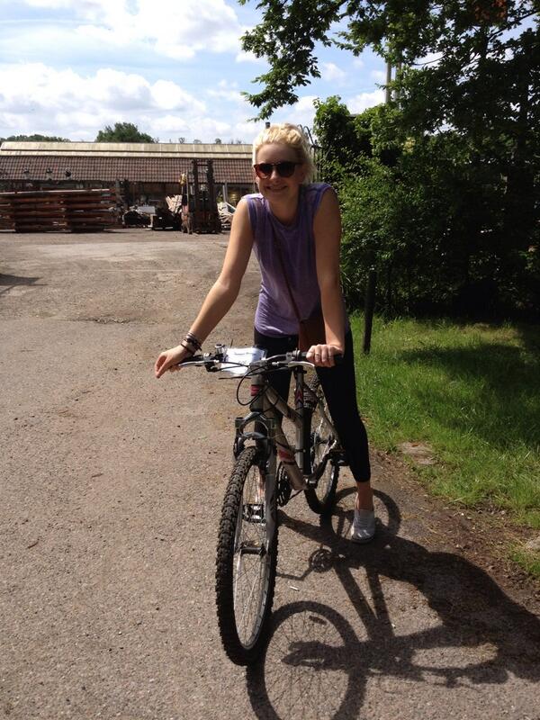 missemcassell's tweet image. Wahay me and @oosammy have just finished our 30k bike ride for the mudlarks #dead