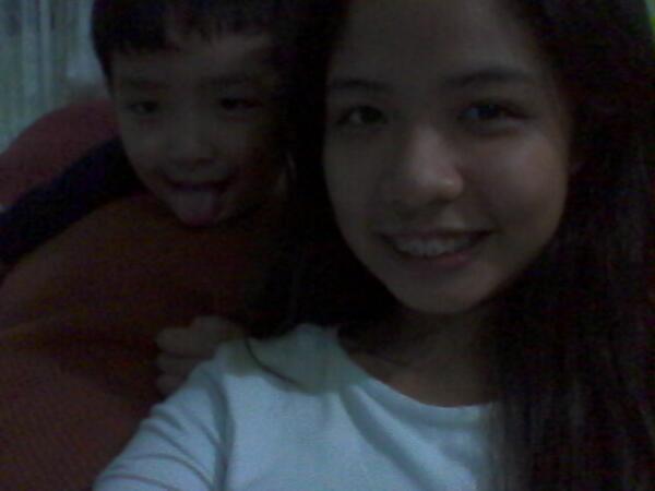 specialSAMwan's tweet image. Ang pasaway magpapicture kong kapatid. Bow. #2megapixels