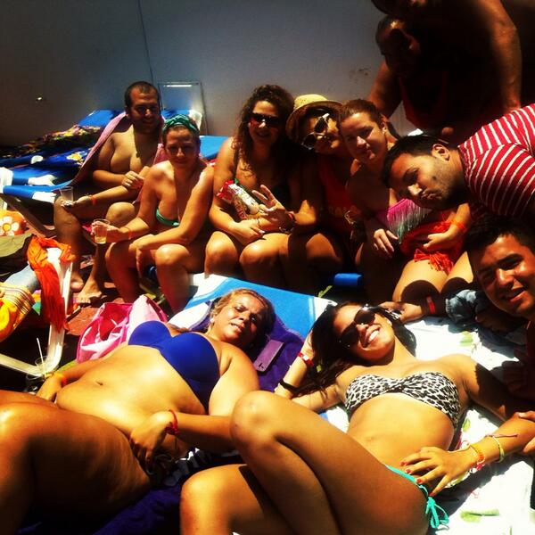 GabrielaplaCres's tweet photo. Y seguiimooossss😝😁 @Saalsaboreando @AndriusAfonso @Melaniadg93 @BethuelSG @angelaaajamei @NegritaTQKSS http://t.co/j9wTs5KpQ4