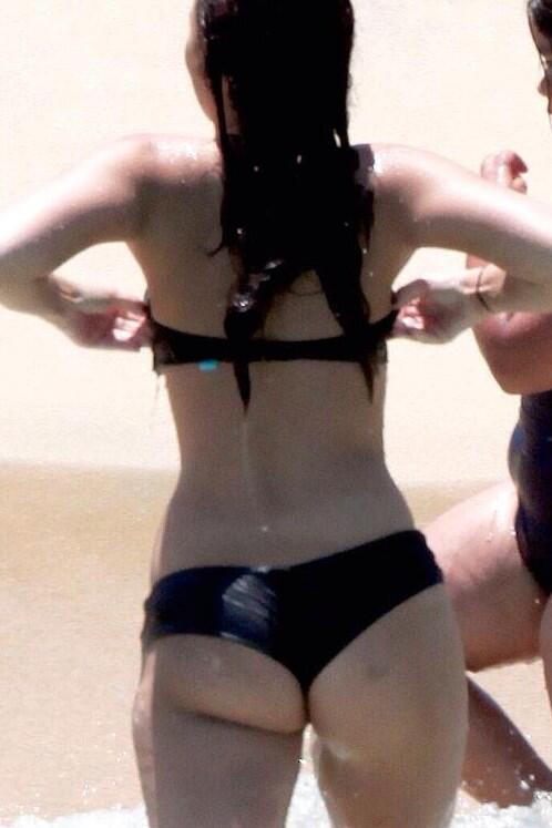 CelebBooty's tweet photo. Demi Lovato http://t.co/I56m2tG9Xr
