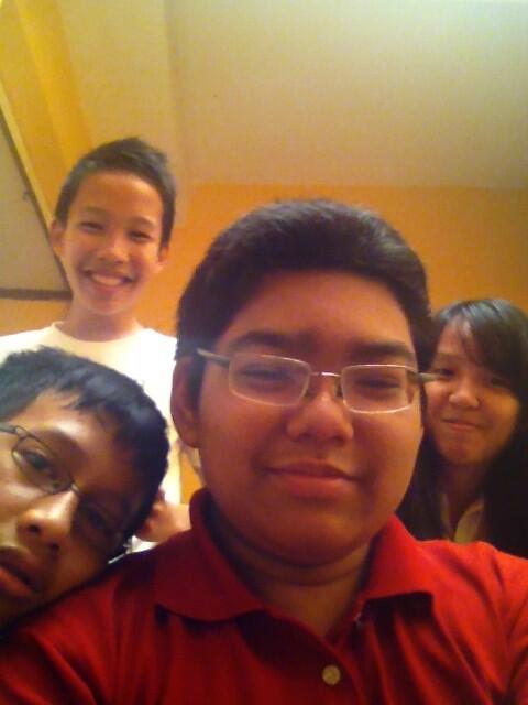 Sinz_olan's tweet photo. haha sorry2 ini belum kan? “@ArchieGilliant: @Sinz_olan sudah jii olan -_-” http://t.co/kmEKjN9XBC