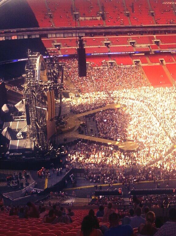 Liserrthelover's tweet photo. @ollyofficial Come see us. Block 530. Wembleyyyy. At the top. :-). #AskOlly http://t.co/Vdh2AAErpS
