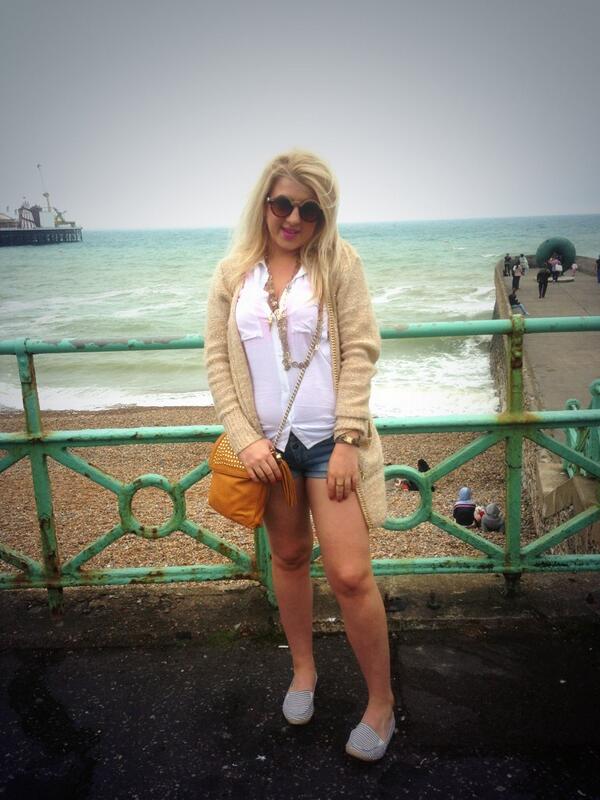 ChaCha_Lips's tweet photo. Windy in Brighton http://t.co/ruJVOjiaN4