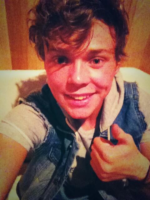Ashton5SOS tweet picture