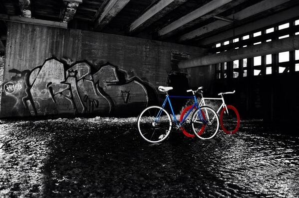 EmilHolmgren's tweet photo. Guuuu vilka fina cyklar ni har grabbar @RFahlstrom @ZChristoffer #fotografemil http://t.co/fVvbbdVh2d