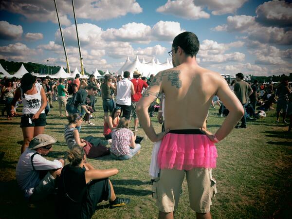 _LPP's tweet photo. Festivalier et tutu en folie #Solidays2013 http://t.co/eHetBhIvu8