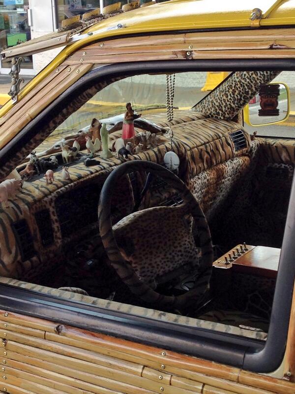 margrose's tweet photo. Just saw the most outrageous #van #pinkflamingoclub http://t.co/dS7e4Y6BWg