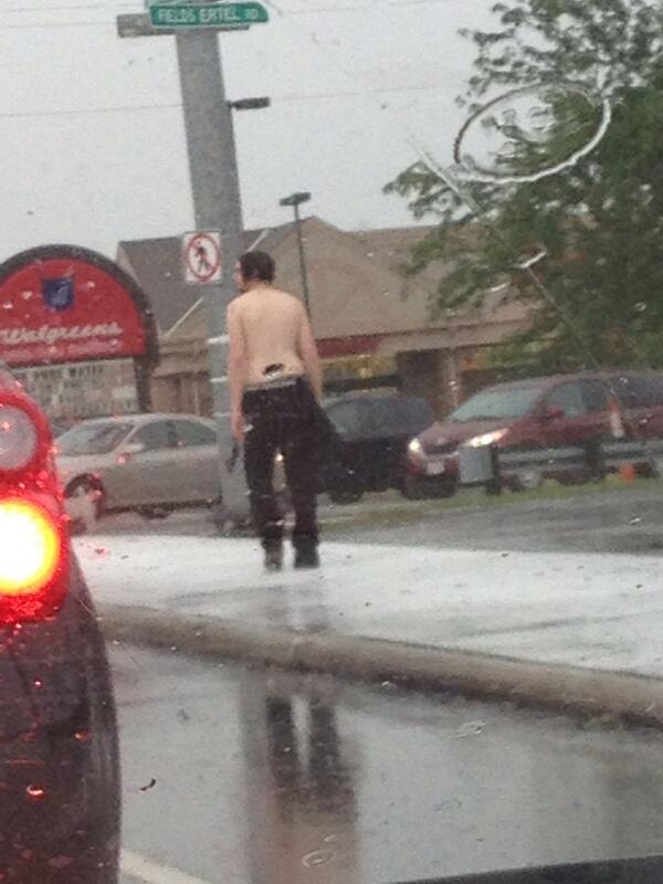 JackWhiteBlues's tweet photo. "@BuckwheatG: Is that Jack White? http://t.co/E7Rfj5rE02" hahahaha