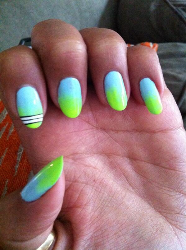 clarizasimo's tweet photo. Nails by Lady Fancy Nails http://t.co/upDX6YOgeV