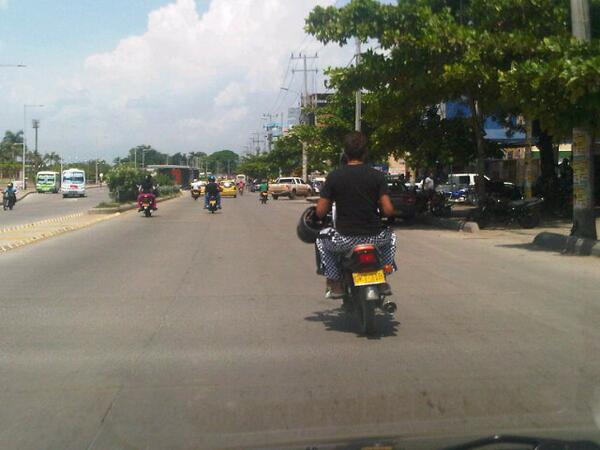 ballestas2006's tweet photo. @ElUniversalCtg,donde estan las autoridades de transito http://t.co/c93UyvK5QS