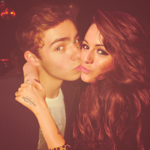 Cher_L0yd's tweet photo. Thanks for is best friend forever @NathanOfficial happy birthday Nath loveeeee http://t.co/kjhLWCxKVc