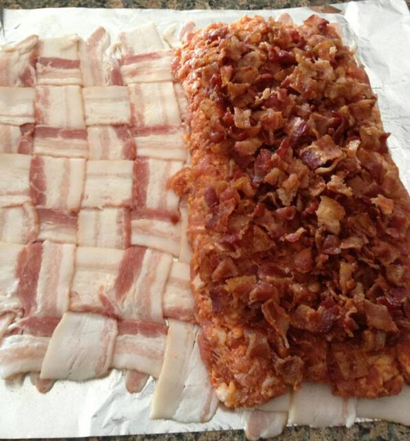 TheMoeTurner's tweet image. this has been rolled up, and is on the BBQ #BaconExplosion