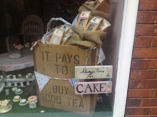 DollysTeaShoppe's tweet photo. New window ! http://t.co/kfuMtO9TvV