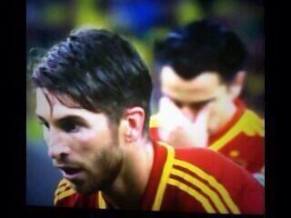 Nipedowey's tweet photo. Xavi ya sabía que Ramos la fallaría. http://t.co/fRA9EGyCVG