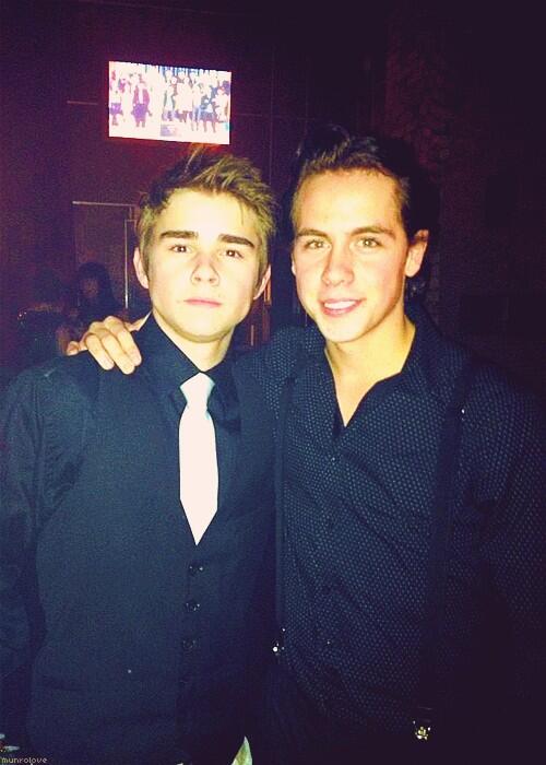 EIiGoIdsworthy's tweet photo. @HockeyIsCam Replies- :o *Stare stare* http://t.co/0UNkOJYyzj