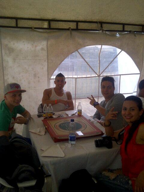 charlespacheco2's tweet photo. Ya en camerino el talento urbano de BOGOTA @AlLimiteKF a romper en #VamosxTiVillavicencio @tavoproductor @clememusic http://t.co/ADOUPafjv2