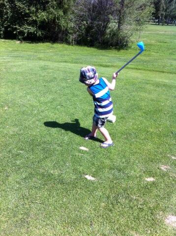 KahlaGorrill's tweet photo. “@loach2: First golf game. @cleach7 @KahlaGorrill http://t.co/m6BJm8PPim”awe. Having fun!