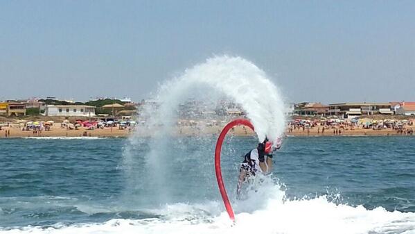 flyboardhuelva's tweet photo. Yo dando una voltereta http://t.co/I7vZ96ouvC