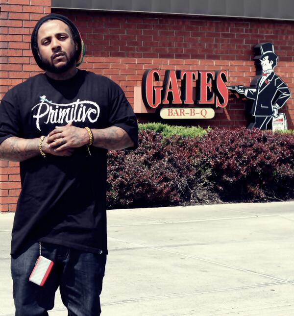 WatsonEL's tweet photo. Much Love "@seanpaul_YBZ: Shoutout to my K.C. fam @WatsonEL and the worlds famous Gates BBQ #SharpCrease #InYoHood http://t.co/So6YE8UlTI"