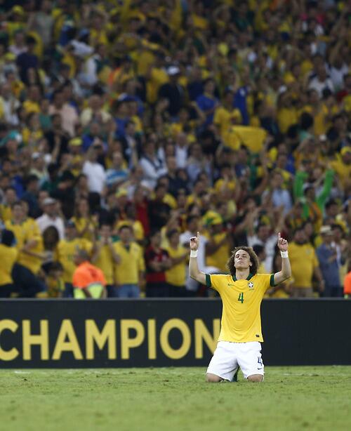 MotivacionesF's tweet photo. David Luiz... http://t.co/U65AegAzuY