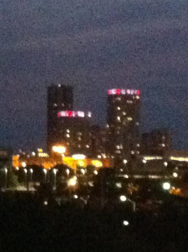 OneCityMag's tweet photo. #Mississauga look up! #LimelightCondos are supporting the Canadian colours :) http://t.co/s1kGjgljcO