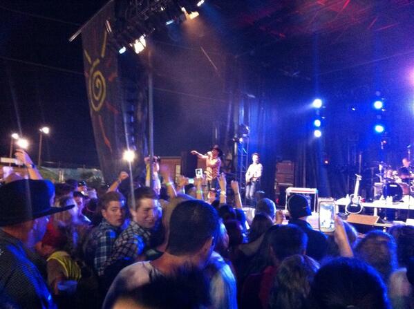 vealedeal's tweet photo. @AaronPritchett #suntancity in Vernon #funtastic crowed view http://t.co/Zla6PvQZTr