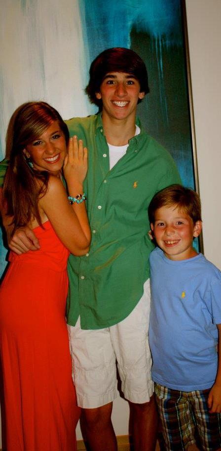 rbeverly15's tweet photo. Aloha mi familia @MeghanBeverly http://t.co/cF4sooppky