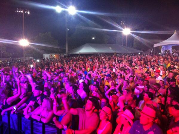 vealedeal's tweet photo. @AaronPritchett #holdmybeer crowed shots. #funtastic in Vernon is crazy. http://t.co/IzLR5ctFyb