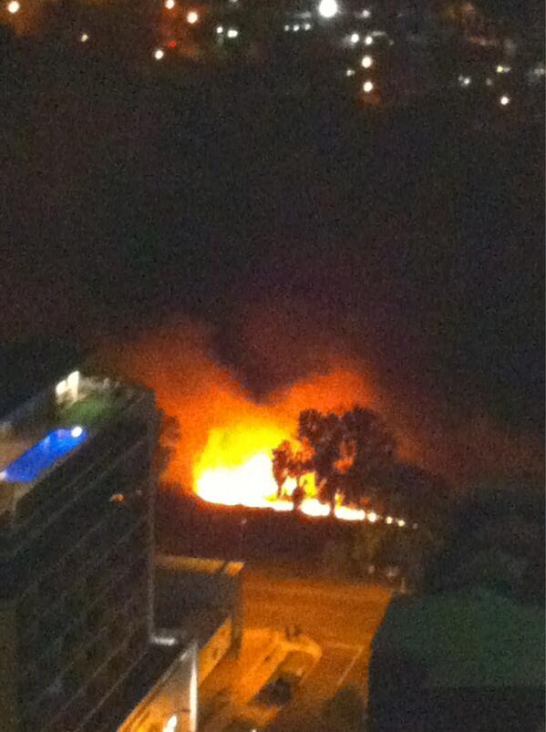 CarlCurtain's tweet image. Grass fire on McMinn St in city #DarwinNT #TerritoryDay #itscrackers