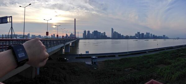 itbxm_'s tweet photo. got off work, great nightfall, cycling with my @Pebble :-) http://t.co/weFYFIA2uo