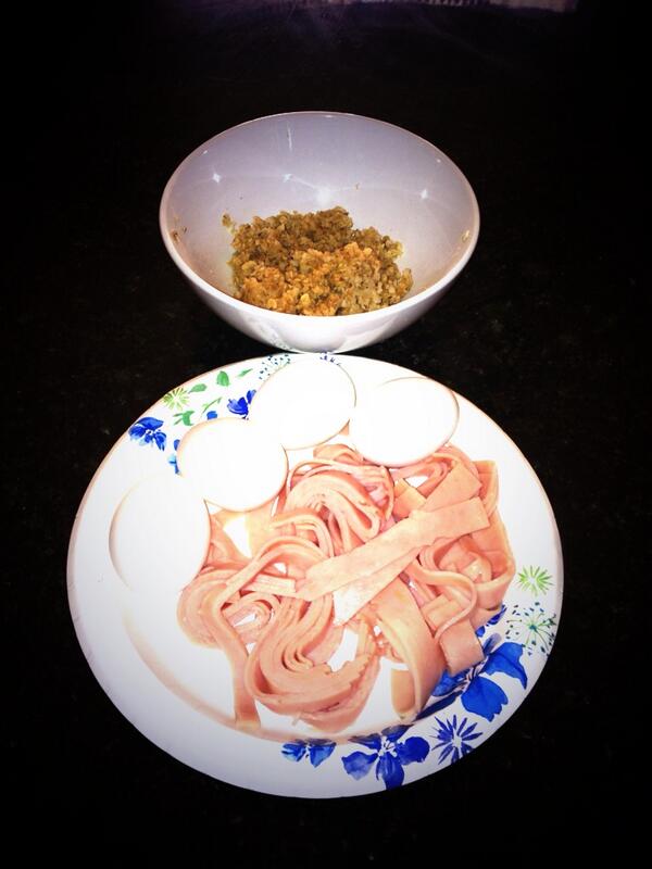 PAEA_90's tweet image. Morning Meal before we Beast this Workout..!!!! 4 egg whites, 5oz turkey breast, 5 0z of oatmeal. #BeastStatus