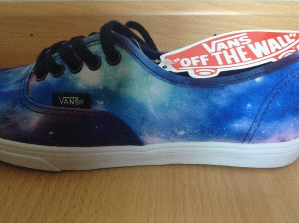 ms_iridiscencia's tweet photo. @VANS_66 ¿Por qué hacéis zapatos tan perfectos? http://t.co/7i7bFxdlUe