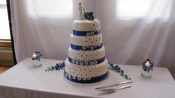 Ms_Jewers's tweet photo. Well here was the final result of months of planning my own wedding cake! http://t.co/k8dRgX5gav