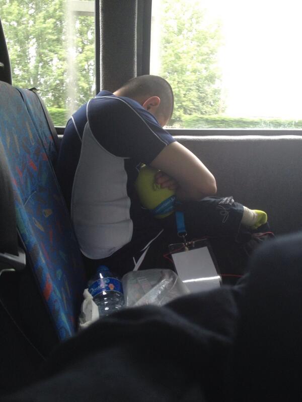 McNicol_7's tweet photo. @THUNDERPFC I hope the Gitmyster isn't drooling on @Thunder_Allen http://t.co/gAiDlEtCGY