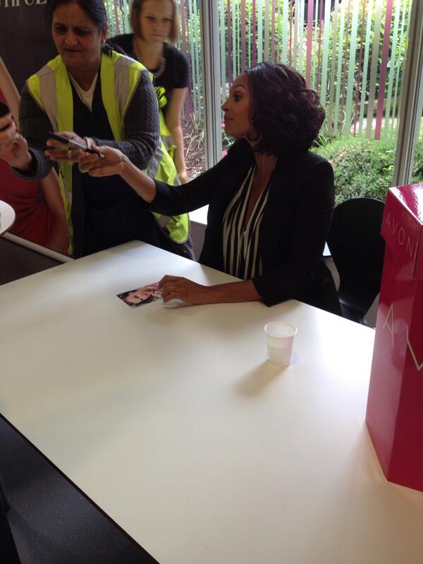 ChellByrne's tweet photo. @AleshaOfficial lovely to meet you today 😀 http://t.co/XPBcvHLorT