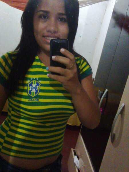 YnainaMel's tweet photo. Pronta pra festejar a vitoria do Brasil! http://t.co/kspAGG4173