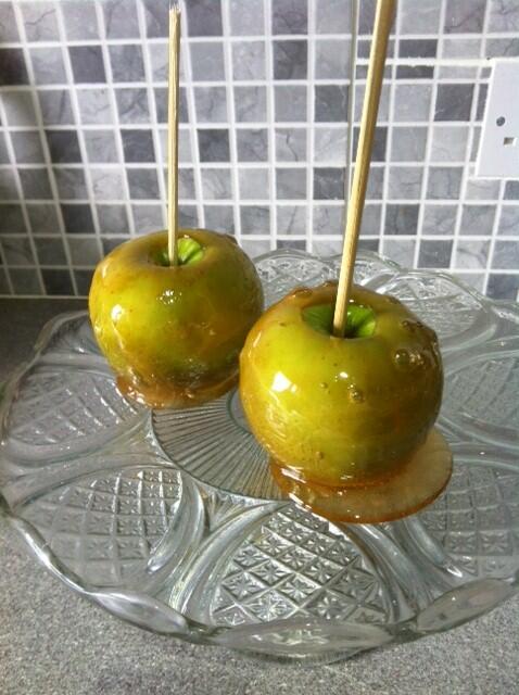 SSCheesecakes's tweet photo. Classic Candied Apple! http://t.co/D0g2sqBk4p