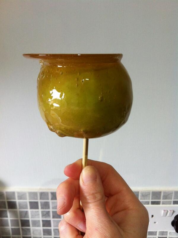 SSCheesecakes's tweet photo. Some new creations coming from the Sweet Science kitchen today...gourmet candied apples! http://t.co/qtYQ0byNSI