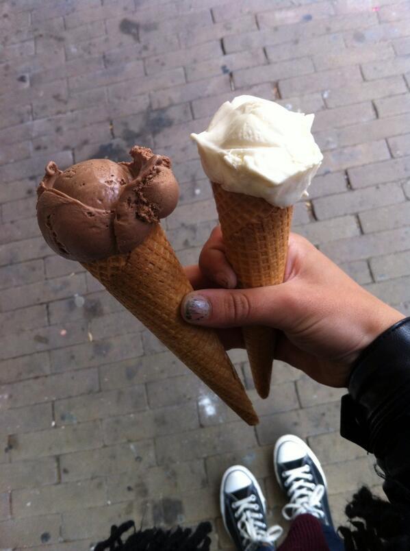iiDaph's tweet photo. Vanmiddag een ijsje gegeten met @piipx_ http://t.co/a7itBlTLPn