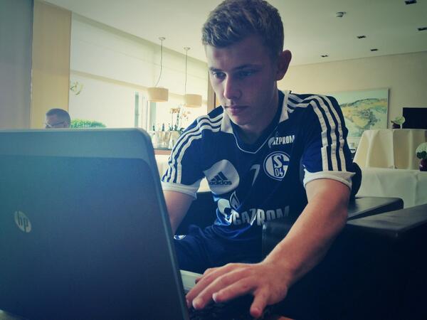 s04's tweet image. Max ist da! Was wollt ihr wissen? Stellt eure Fragen und nutzt den Hashtag #fragMax.