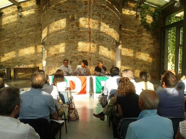 "Moderna, rapida, ecologica tram..via"  alle Murate #tramvia <a href="/rossipresidente/">Enrico Rossi</a> <a href="/patriziomecacci/">Patrizio Mecacci</a> <a href="/And_Ceccarelli/">Andrea Ceccarelli</a>