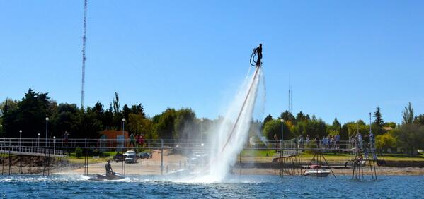 flyboardarg's tweet photo. Un poco de #flyboardargentina y #vertigo cuando visitamos #patagonia http://t.co/LlVlkZlOOX