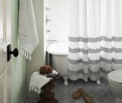 How To Make A Quick Shower Curtain - howtomakeaquick.com/how-to-make-a-…